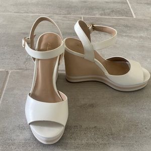 Aldo Broa White  Wedges size 7